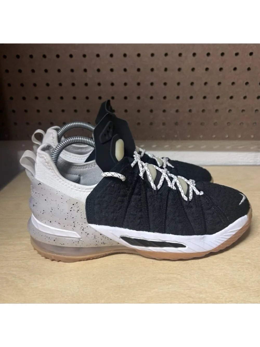 Nike Lebrons 18 Lowtop Size 6y Youth Boys Sneakers Shoes Cw2760-007 Black/White